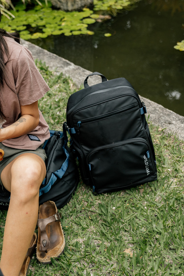 Mochila Travel Nera Reciclada Negra y Azul 26 Lts.