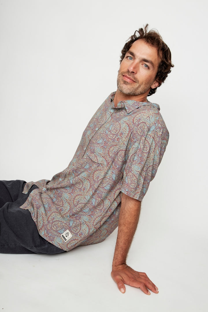 Guayabera Mero Paisley Celeste Hombre ECOVERO™