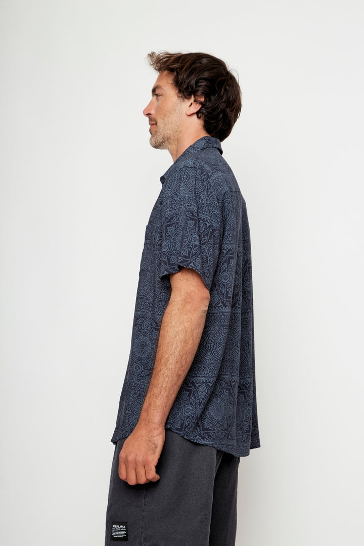 Guayabera Mero Tribal Azul Hombre ECOVERO™