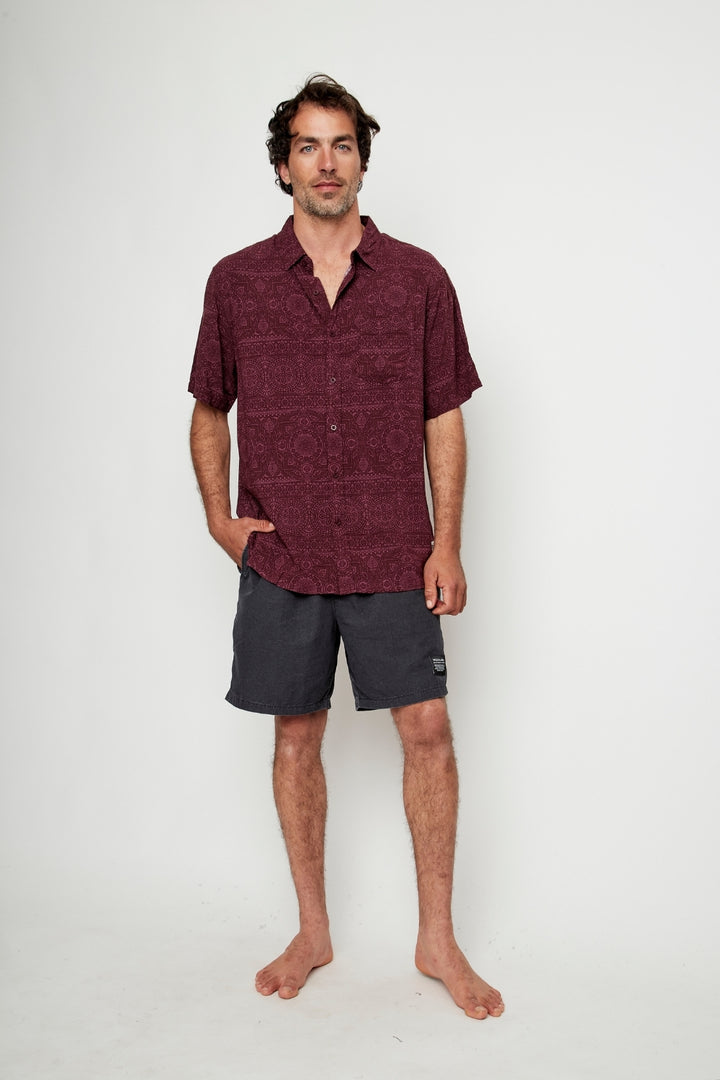 Guayabera Mero Tribal Burdeo Hombre ECOVERO™