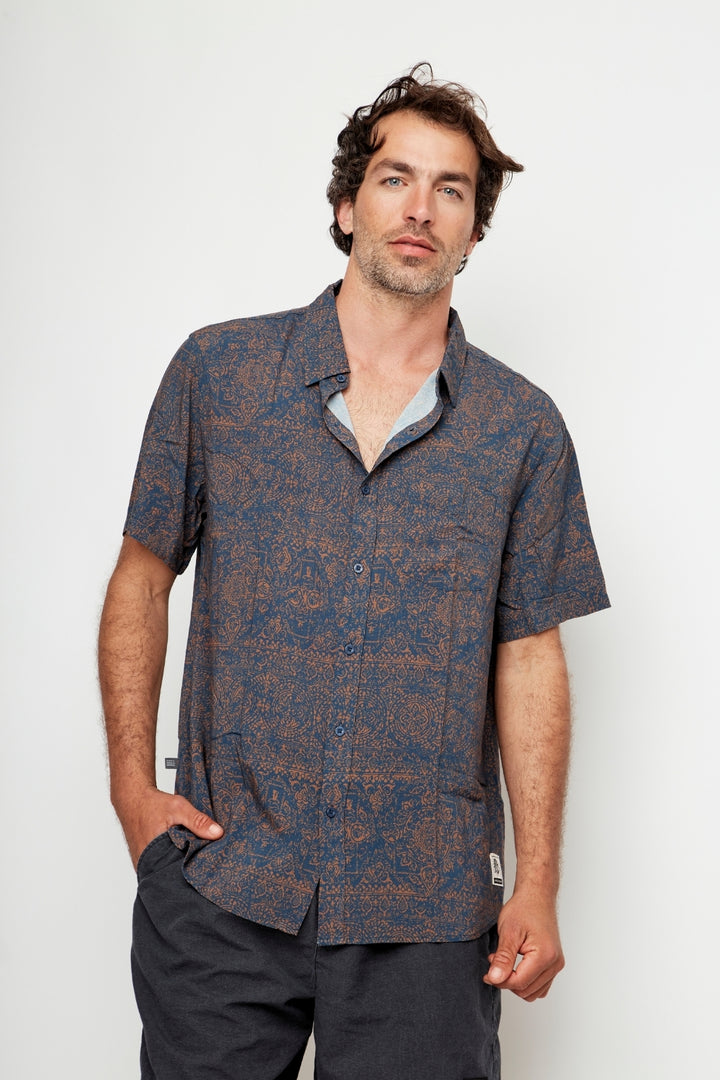 Guayabera Mero Tribal Terracota Hombre ECOVERO™