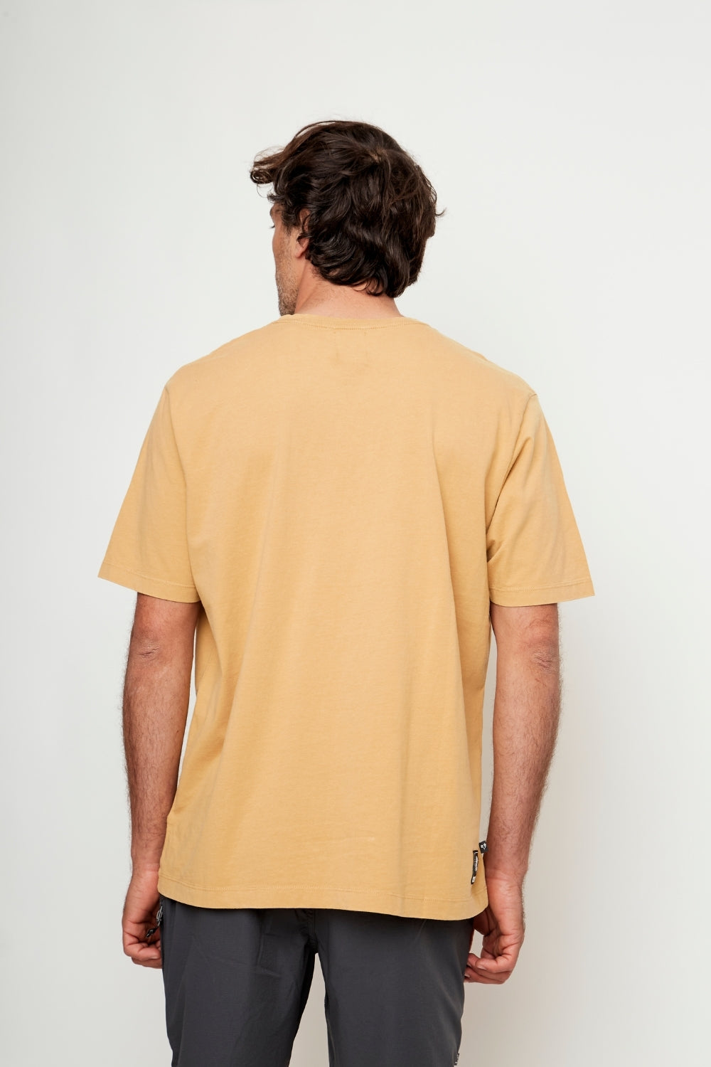 Polera Soles Orgánica Mostaza Hombre