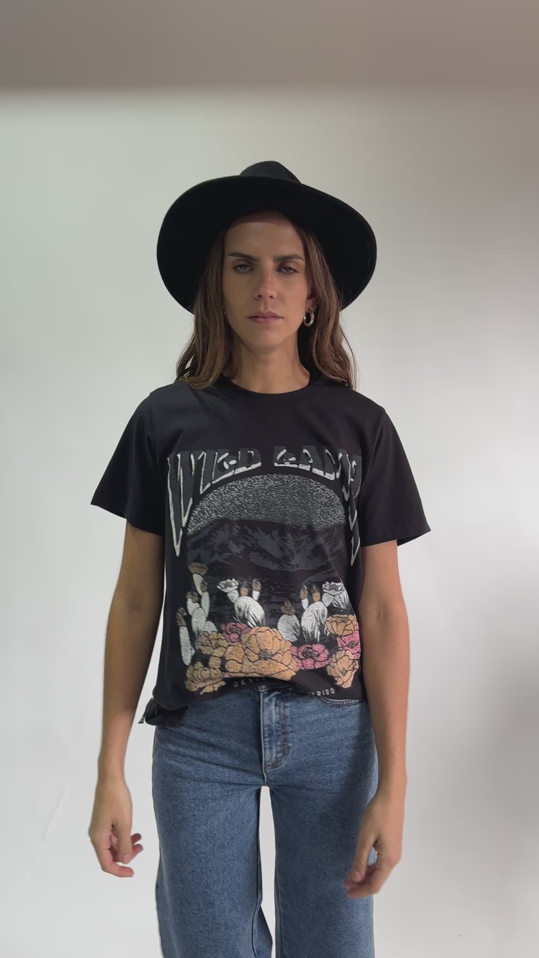 Polera Rovena Orgánica Negra Desierto Florido Mujer